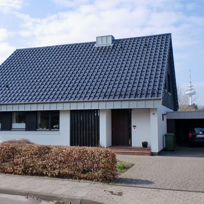 Dachsanierung in Schleswig Dachneueindeckung in Schenefeld von Nissen & Christiansen aus Silberstedt